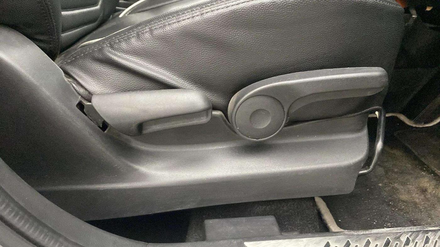 2019 Maruti Vitara Brezza ZDI PLUS AMT, Diesel, Automatic, 17,368 km, Driver Side Adjustment Panel