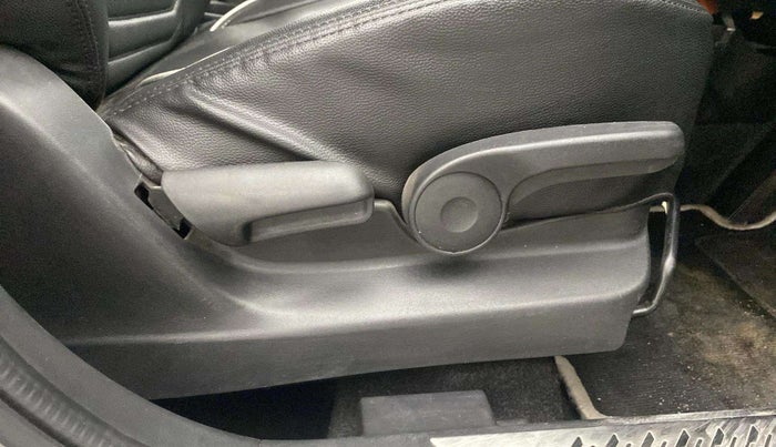 2019 Maruti Vitara Brezza ZDI PLUS AMT, Diesel, Automatic, 16,828 km, Driver Side Adjustment Panel