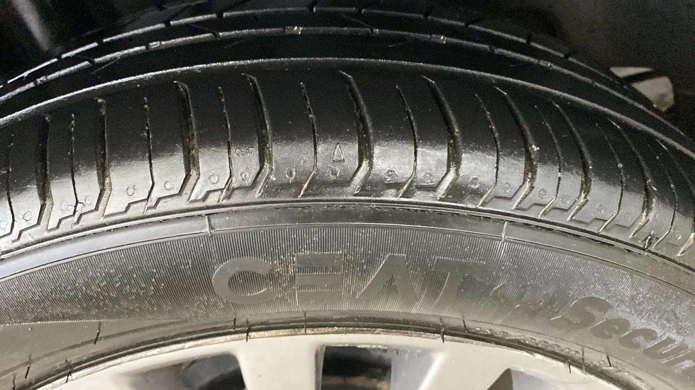 2017 Maruti Ciaz ALPHA 1.4 PETROL, Petrol, Manual, 95,609 km, Left Front Tyre Tread