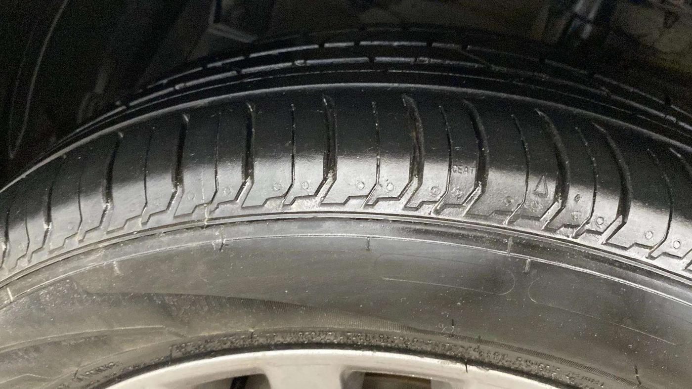 2017 Maruti Ciaz ALPHA 1.4 PETROL, Petrol, Manual, 95,609 km, Left Rear Tyre Tread