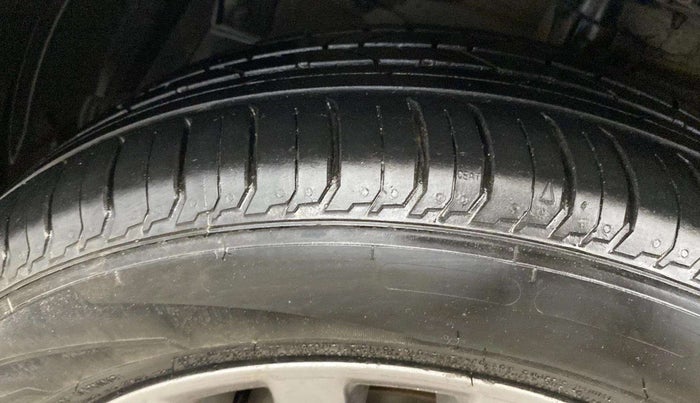 2017 Maruti Ciaz ALPHA 1.4 PETROL, Petrol, Manual, 95,543 km, Left Rear Tyre Tread