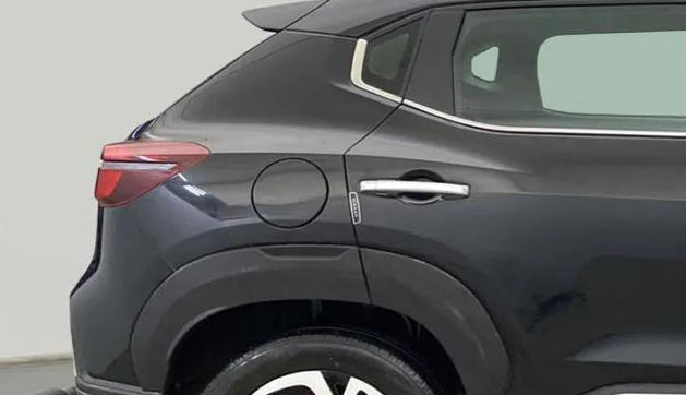 2022 Nissan MAGNITE XV PREMIUM TURBO (O) CVT, Petrol, Automatic, 18,264 km, Right quarter panel - Minor scratches