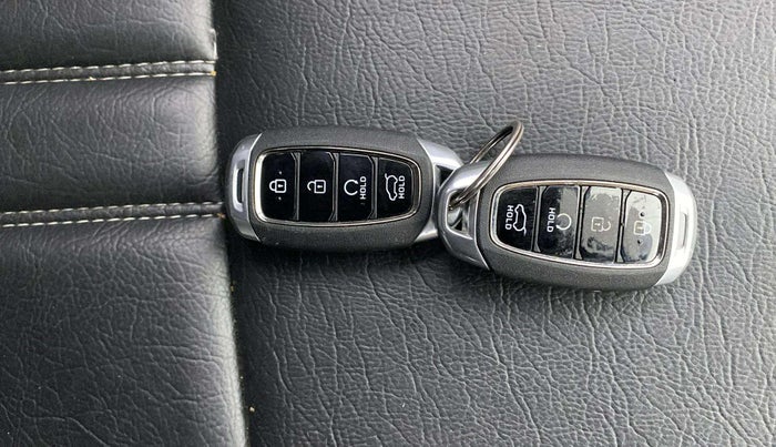 2023 Hyundai NEW I20 ASTA (O) 1.2 AT, Petrol, Automatic, 23,918 km, Key Close Up