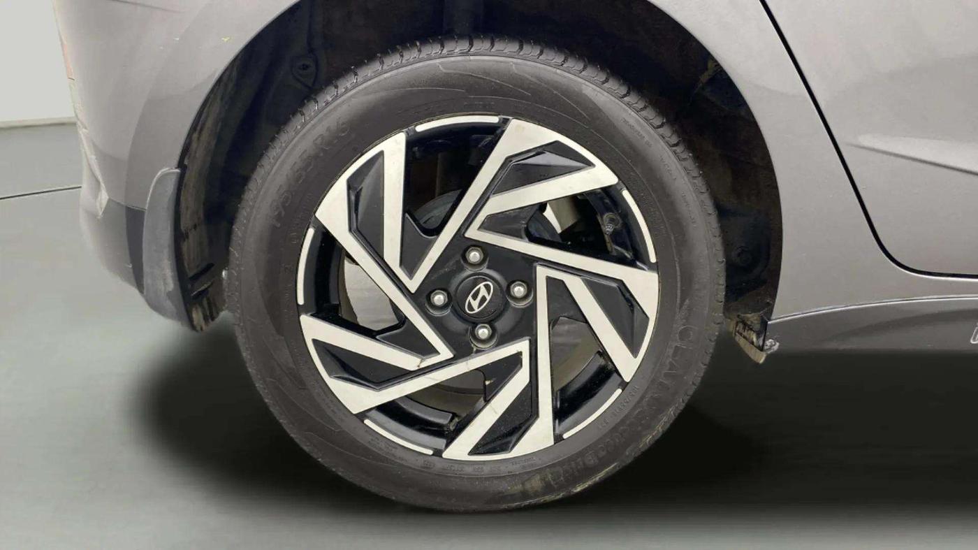 2023 Hyundai NEW I20 ASTA (O) 1.2 AT, Petrol, Automatic, 24,014 km, Right Rear Wheel