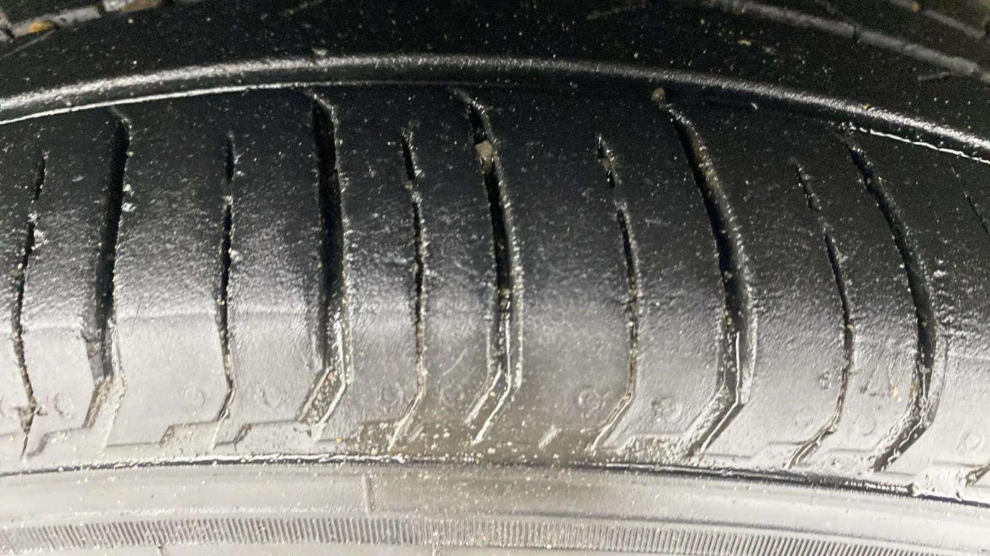 2023 Hyundai NEW I20 ASTA (O) 1.2 AT, Petrol, Automatic, 24,014 km, Left Front Tyre Tread