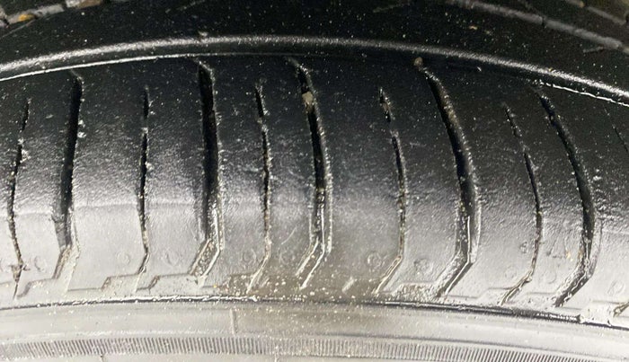 2023 Hyundai NEW I20 ASTA (O) 1.2 AT, Petrol, Automatic, 23,918 km, Left Front Tyre Tread