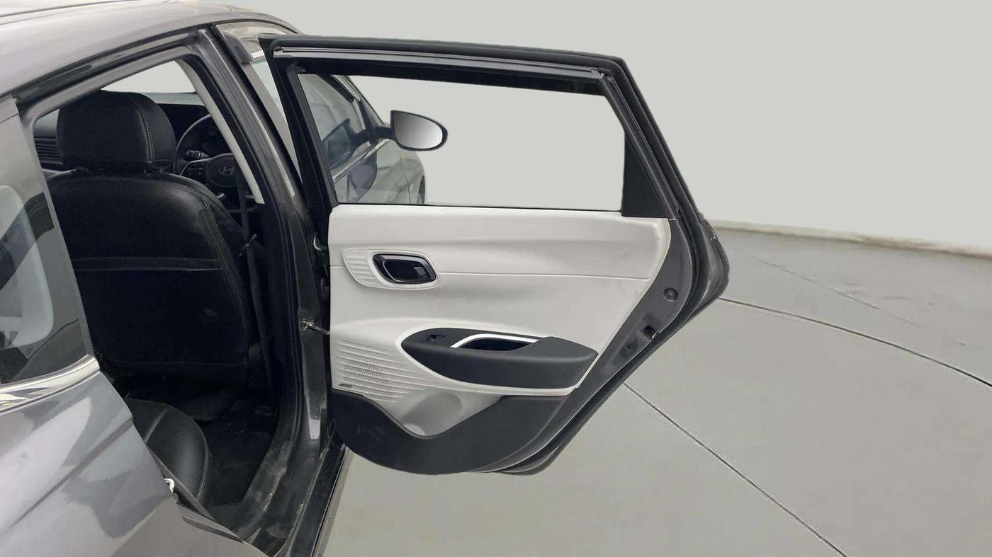 2023 Hyundai NEW I20 ASTA (O) 1.2 AT, Petrol, Automatic, 24,014 km, RHS Rear Door