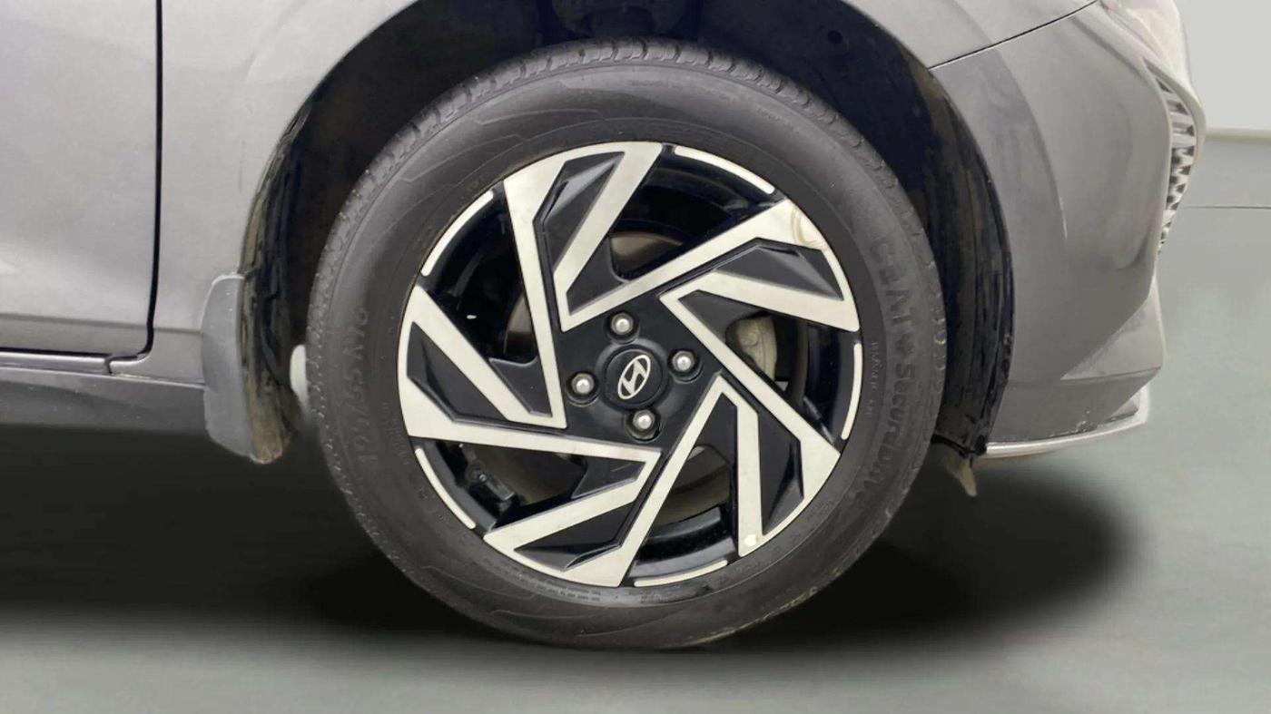 2023 Hyundai NEW I20 ASTA (O) 1.2 AT, Petrol, Automatic, 24,014 km, Right Front Wheel