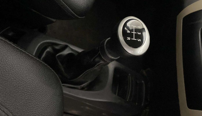 2017 Maruti Wagon R 1.0 LXI CNG, CNG, Manual, 83,075 km, Gear lever - Boot cover slightly torn