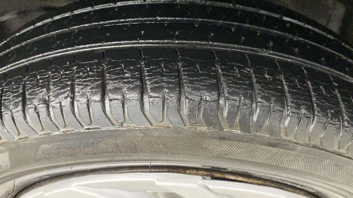 2017 Maruti Wagon R 1.0 LXI CNG, CNG, Manual, 83,075 km, Left Rear Tyre Tread