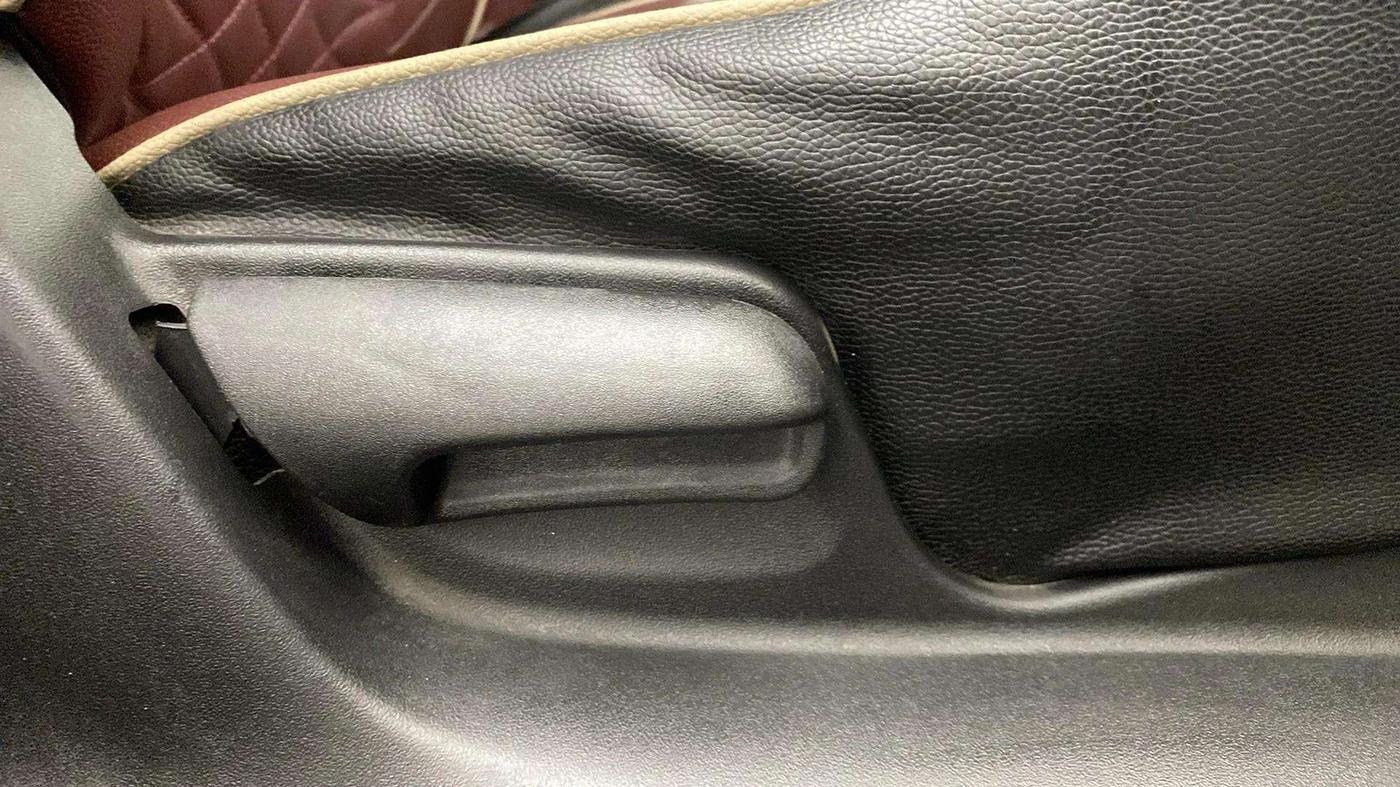2017 Maruti Ertiga VXI, Petrol, Manual, 76,469 km, Driver Side Adjustment Panel