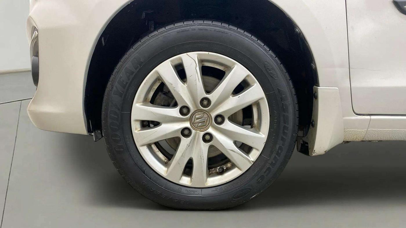2017 Maruti Ertiga VXI, Petrol, Manual, 76,469 km, Left Front Wheel