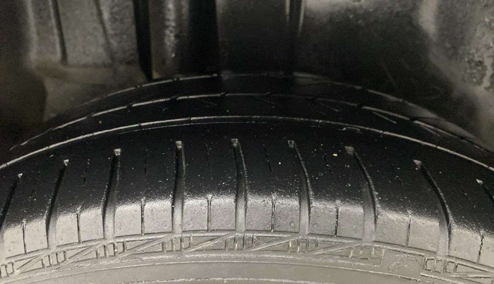 2017 Maruti Ertiga VXI, Petrol, Manual, 76,323 km, Right Rear Tyre Tread