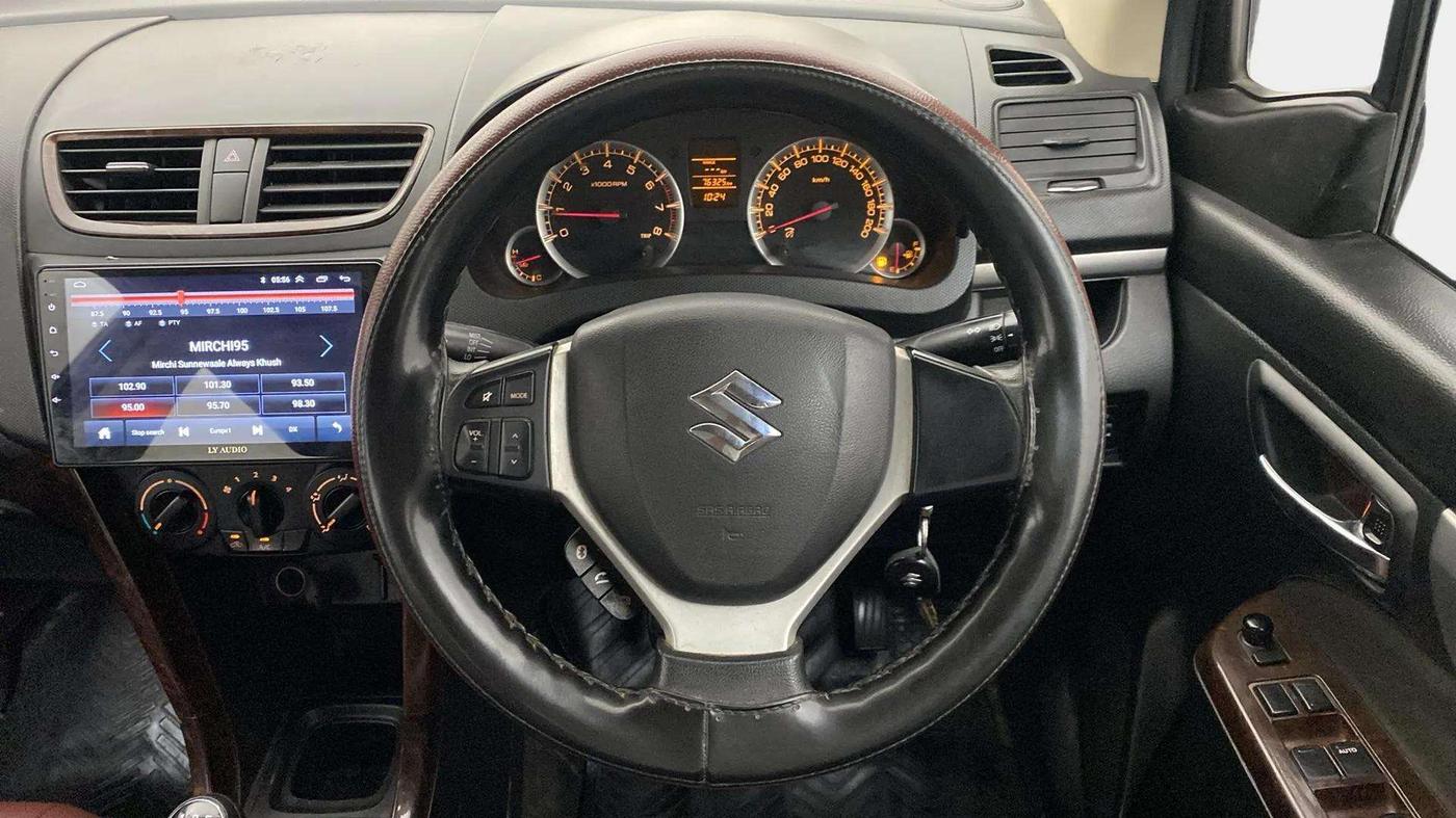 2017 Maruti Ertiga VXI, Petrol, Manual, 76,469 km, Steering Wheel Close Up