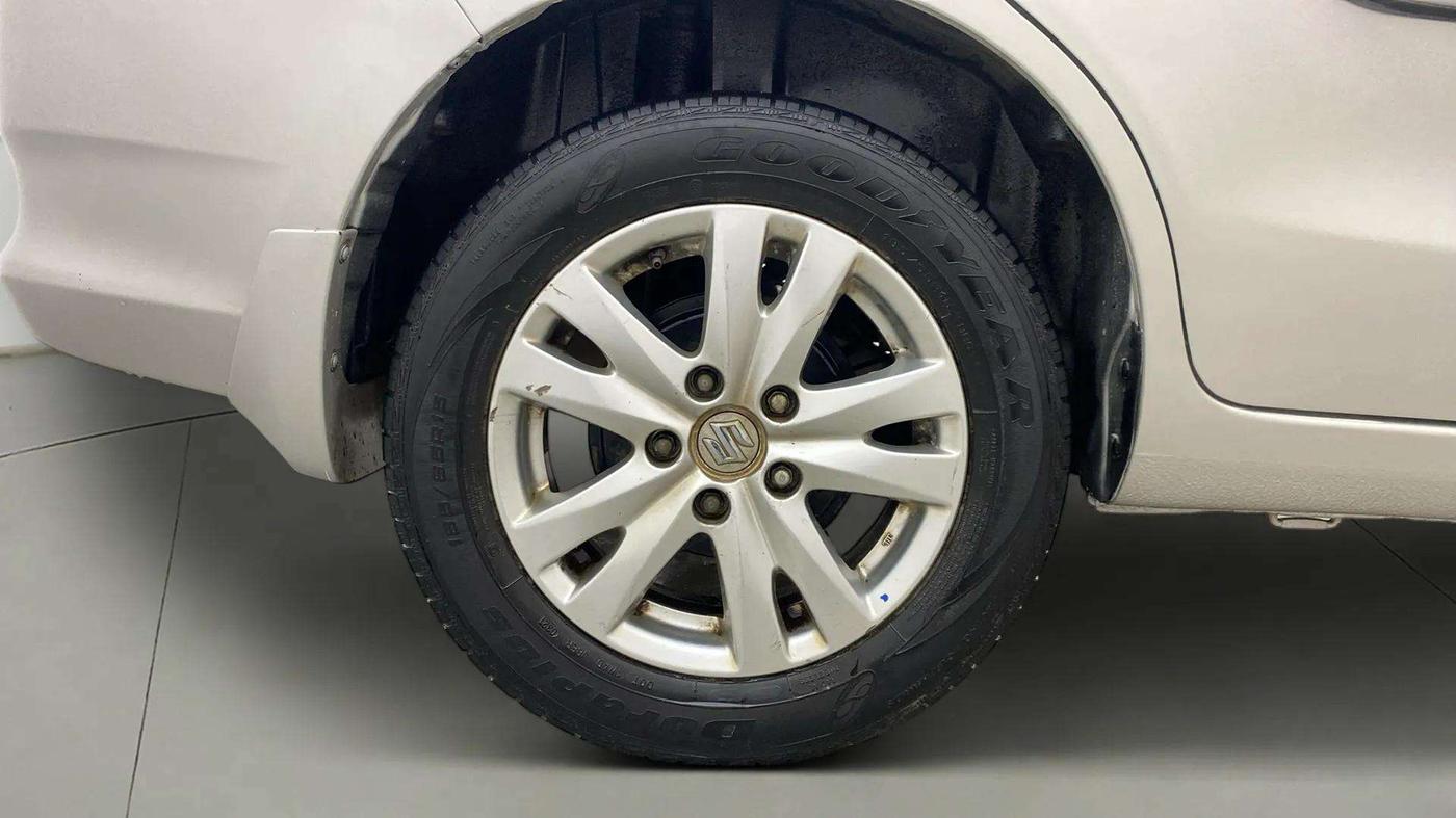 2017 Maruti Ertiga VXI, Petrol, Manual, 76,469 km, Right Rear Wheel