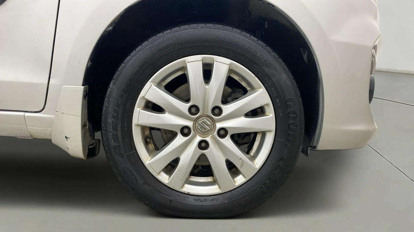 2017 Maruti Ertiga VXI, Petrol, Manual, 76,469 km, Right Front Wheel