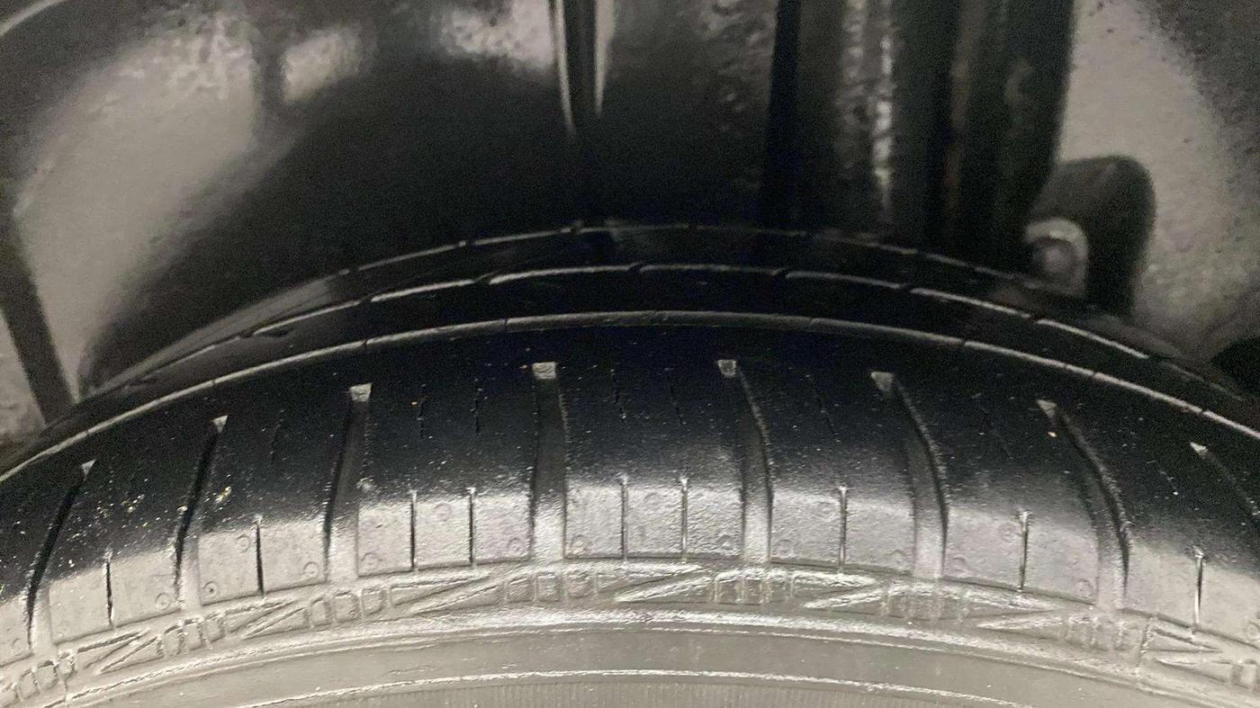 2017 Maruti Ertiga VXI, Petrol, Manual, 76,469 km, Left Rear Tyre Tread
