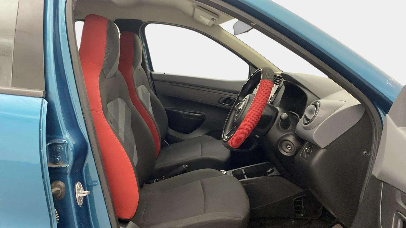2022 Renault Kwid RXT 1.0 AMT (O), Petrol, Automatic, 19,618 km, Right Side Front Door Cabin