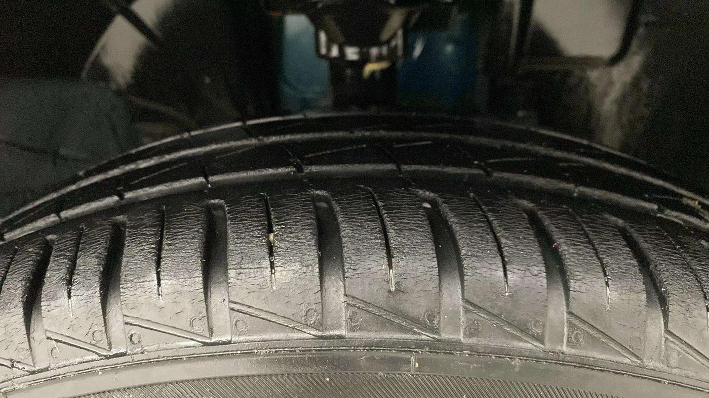 2022 Renault Kwid RXT 1.0 AMT (O), Petrol, Automatic, 19,618 km, Right Front Tyre Tread