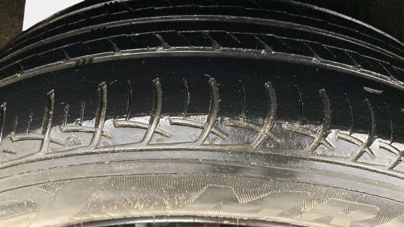 2018 Maruti Baleno DELTA PETROL 1.2, CNG, Manual, 97,045 km, Left Front Tyre Tread