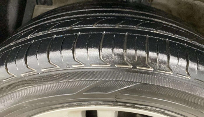 2014 Maruti Swift Dzire ZXI, Petrol, Manual, 69,734 km, Left Rear Tyre Tread