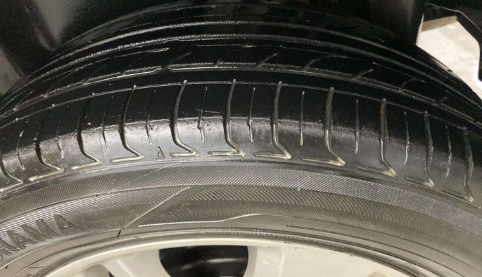 2014 Maruti Swift Dzire ZXI, Petrol, Manual, 69,734 km, Right Rear Tyre Tread