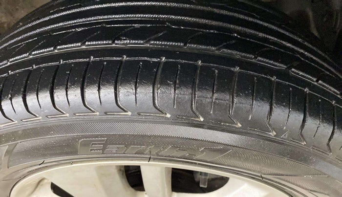 2014 Maruti Swift Dzire ZXI, Petrol, Manual, 69,734 km, Right Front Tyre Tread