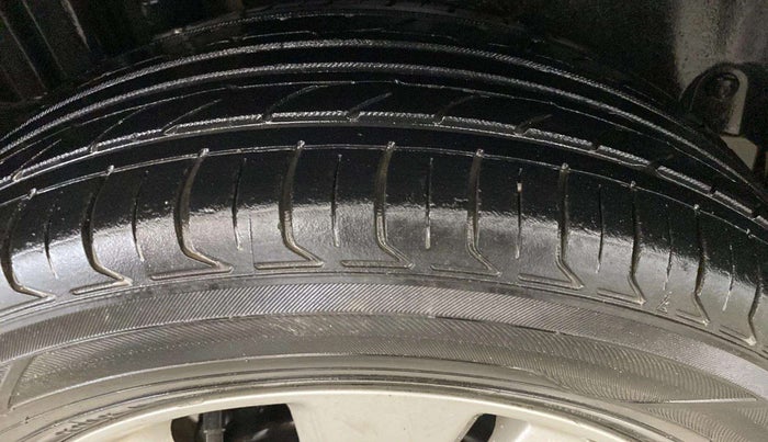 2014 Maruti Swift Dzire ZXI, Petrol, Manual, 69,734 km, Left Front Tyre Tread