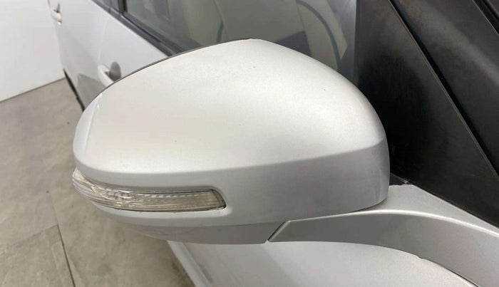 2014 Maruti Swift Dzire ZXI, Petrol, Manual, 69,734 km, Right rear-view mirror - Indicator light has minor damage