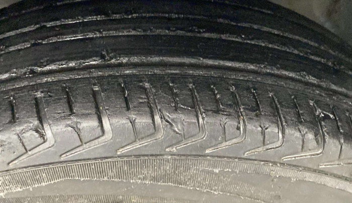 2021 Maruti New Wagon-R LXI CNG (O) 1.0, CNG, Manual, 72,287 km, Right Front Tyre Tread