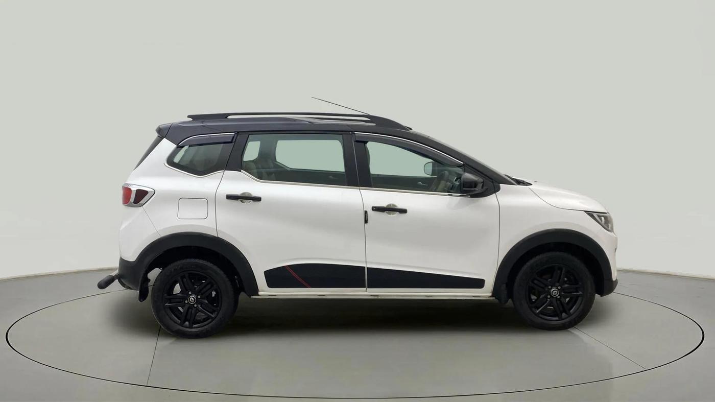 2022 Renault TRIBER RXZ AMT DUAL TONE, Petrol, Automatic, 20,044 km, Right Side View