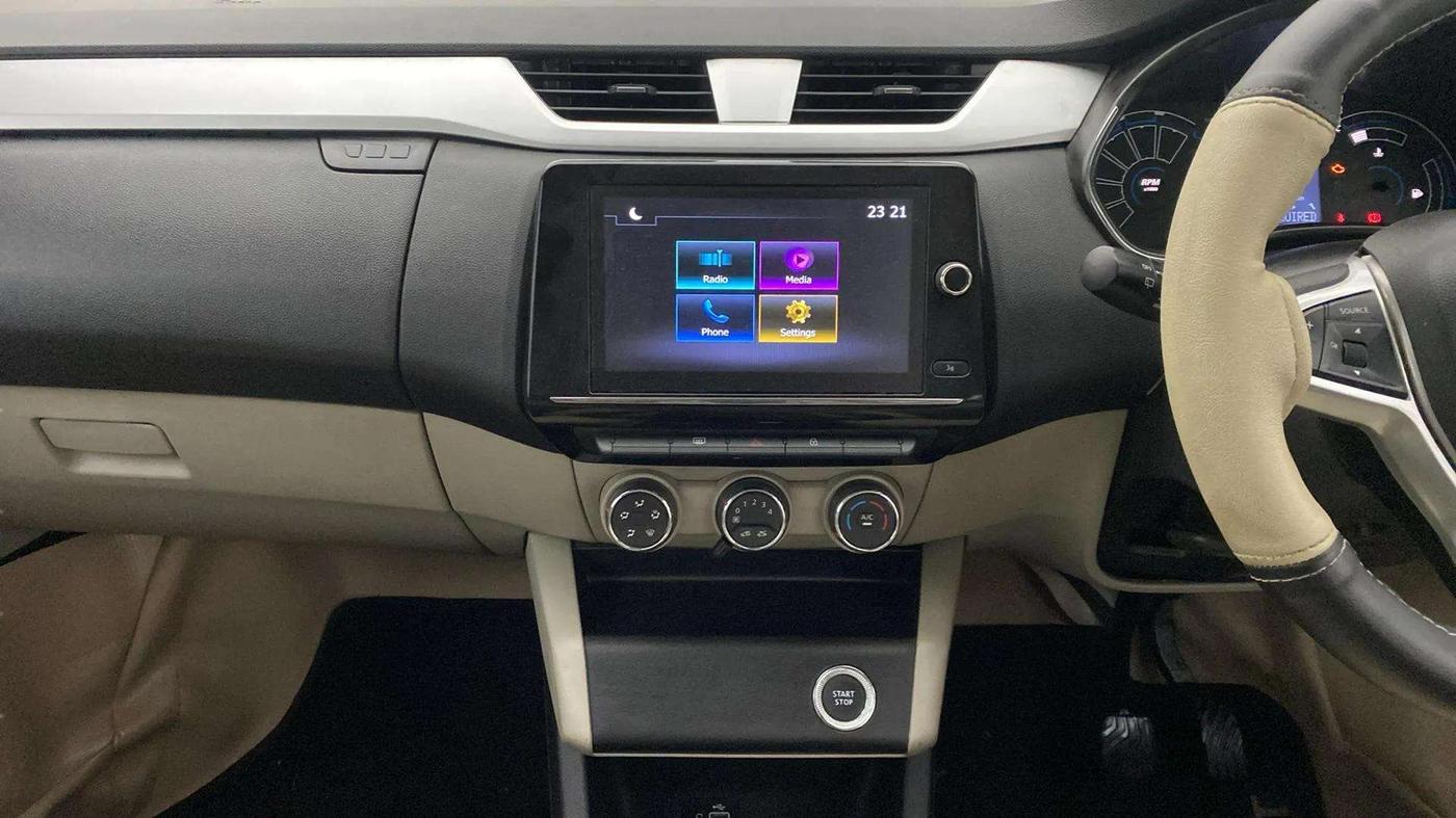 2022 Renault TRIBER RXZ AMT DUAL TONE, Petrol, Automatic, 20,044 km, Air Conditioner