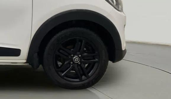 2022 Renault TRIBER RXZ AMT DUAL TONE, Petrol, Automatic, 19,933 km, Right Front Wheel