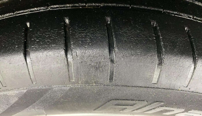 2020 Maruti Swift ZXI, Petrol, Manual, 73,944 km, Right Front Tyre Tread