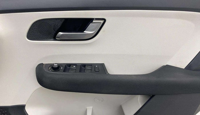 2022 Tata ALTROZ XZ PLUS I-TURBO PETROL, Petrol, Manual, 44,622 km, Driver Side Door Panels Control