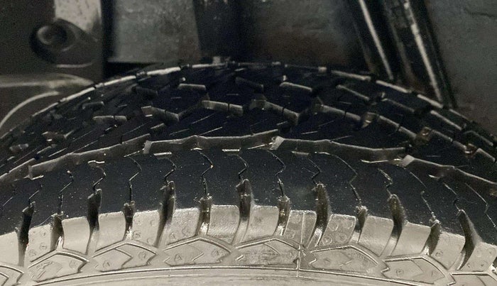 2019 Renault Duster RXS OPT CVT, Petrol, Automatic, 43,859 km, Right Rear Tyre Tread