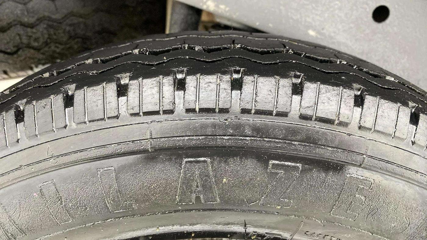 2018 Maruti Eeco 5 STR WITH A/C+HTR, CNG, Manual, 38,705 km, Right Rear Tyre Tread
