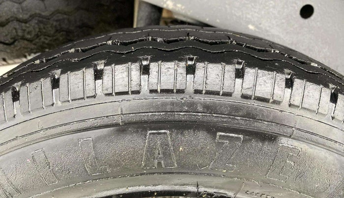 2018 Maruti Eeco 5 STR WITH A/C+HTR, CNG, Manual, 38,705 km, Right Rear Tyre Tread