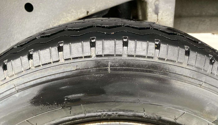 2018 Maruti Eeco 5 STR WITH A/C+HTR, CNG, Manual, 38,705 km, Left Rear Tyre Tread