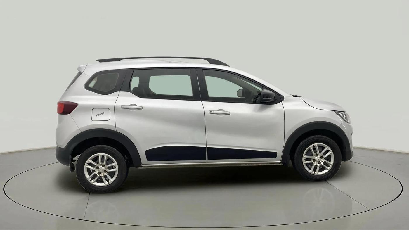 2022 Renault TRIBER RXT, Petrol, Manual, 70,585 km, Right Side View
