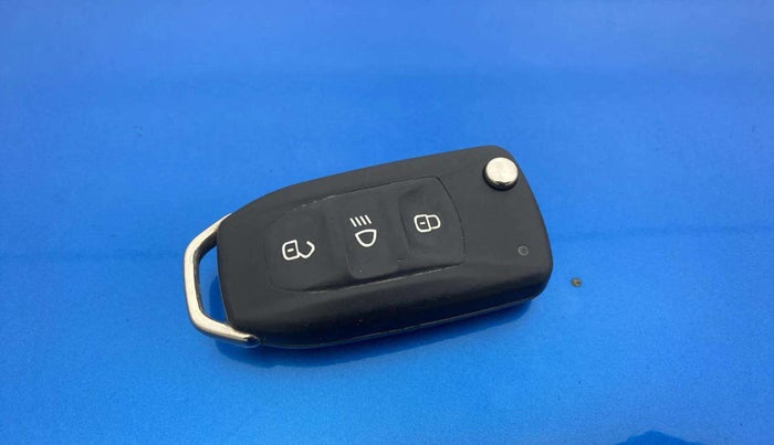 2019 Tata NEXON XM PETROL, CNG, Manual, 41,842 km, Key Close Up