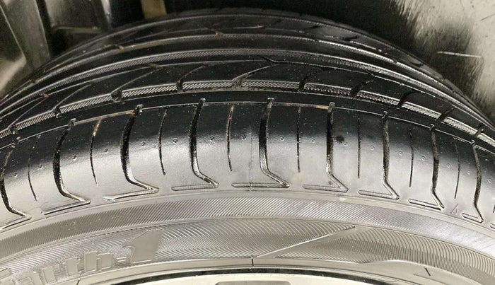 2021 Maruti Vitara Brezza LXI, Petrol, Manual, 63,563 km, Right Rear Tyre Tread