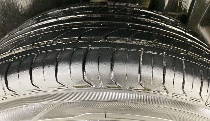 2021 Maruti Vitara Brezza LXI, Petrol, Manual, 63,563 km, Left Rear Tyre Tread
