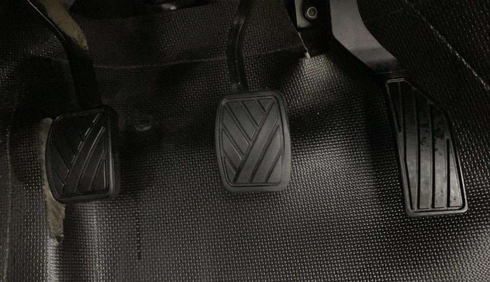 2021 Maruti Vitara Brezza LXI, Petrol, Manual, 63,563 km, Pedals