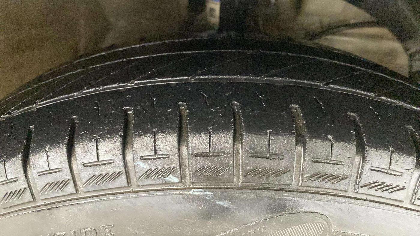 2017 Maruti Dzire VXI, Petrol, Manual, 56,234 km, Right Front Tyre Tread