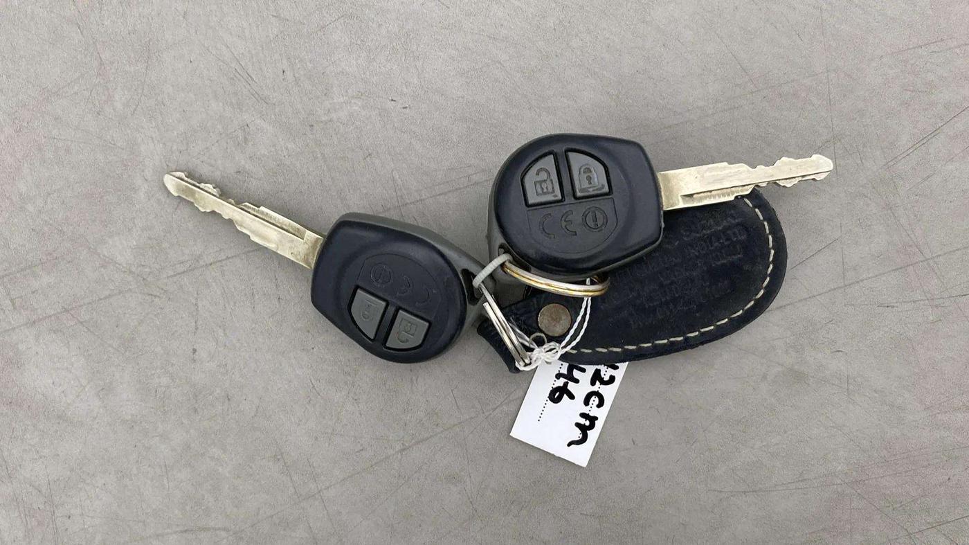2017 Maruti Dzire VXI, Petrol, Manual, 56,234 km, Key Close Up