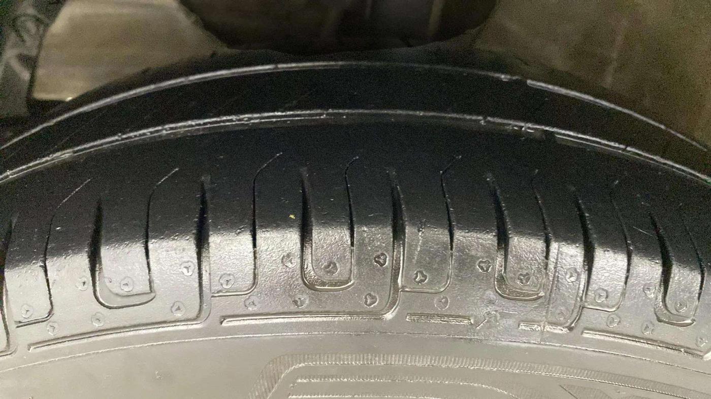 2017 Maruti Dzire VXI, Petrol, Manual, 56,234 km, Left Front Tyre Tread