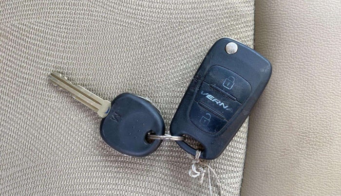 2014 Hyundai i10 SPORTZ 1.1, Petrol, Manual, 33,230 km, Key Close Up