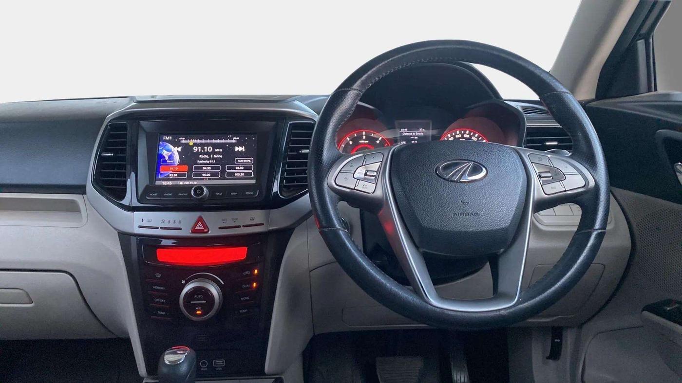 2019 Mahindra XUV300 W8 (O) 1.5 DIESEL AMT, Diesel, Automatic, 44,069 km, Steering Wheel Close Up