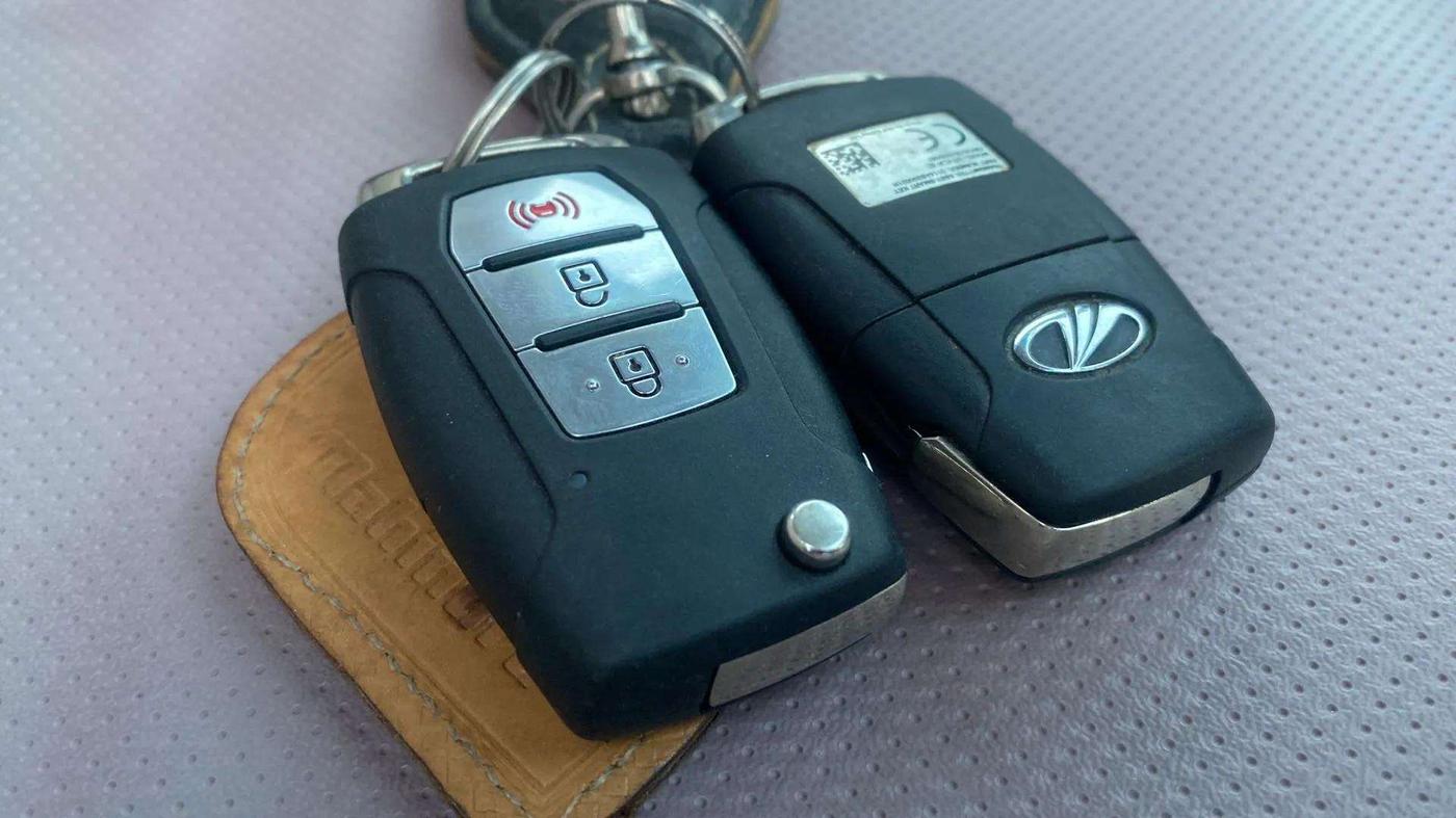 2019 Mahindra XUV300 W8 (O) 1.5 DIESEL AMT, Diesel, Automatic, 44,069 km, Key Close Up